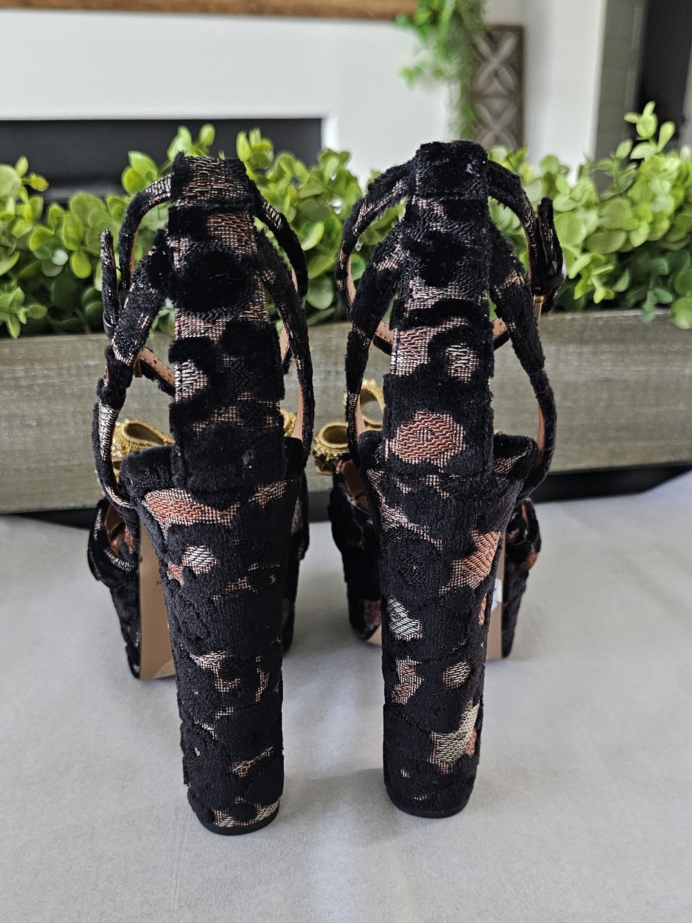 Kurt Geiger Black Velvet Platform Sandals w/Gold Crystal Bows Women's Sz 37 & 41 - Picture 4 of 10